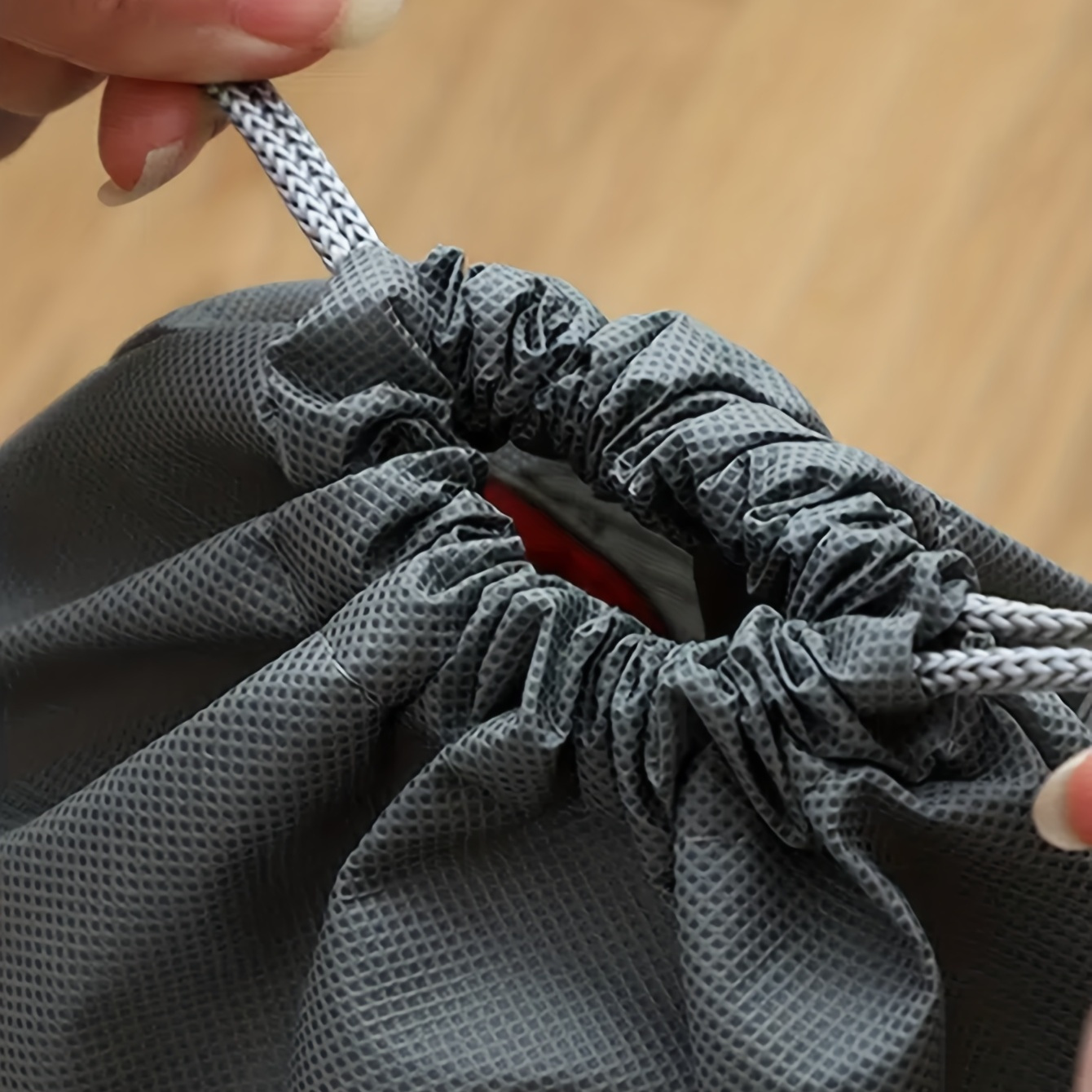 simple portable shoes bag drawstring pouch dustproof lightweight bag for travel details 3