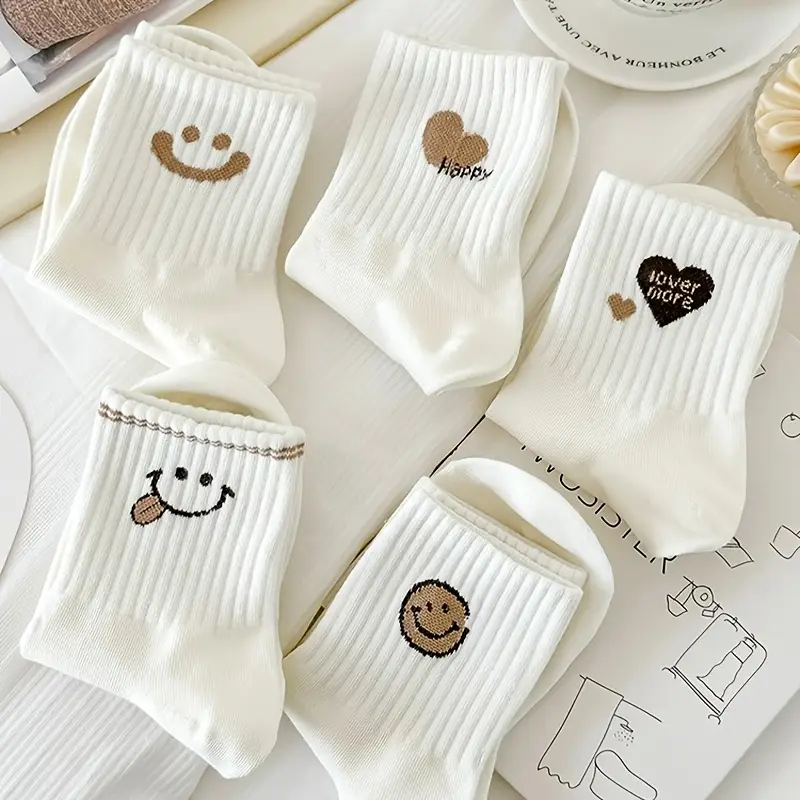 5 paires de chaussettes pour femmes avec des graphiques de dessins animés pour une . Détails du produit 2